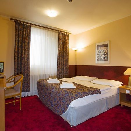 A Plus Hotel & Hostel Prag Exteriör bild