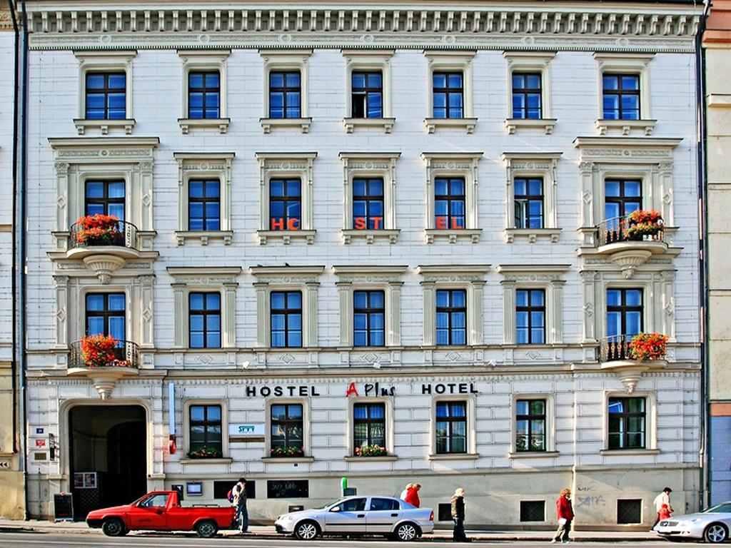 A Plus Hotel & Hostel Prag Exteriör bild