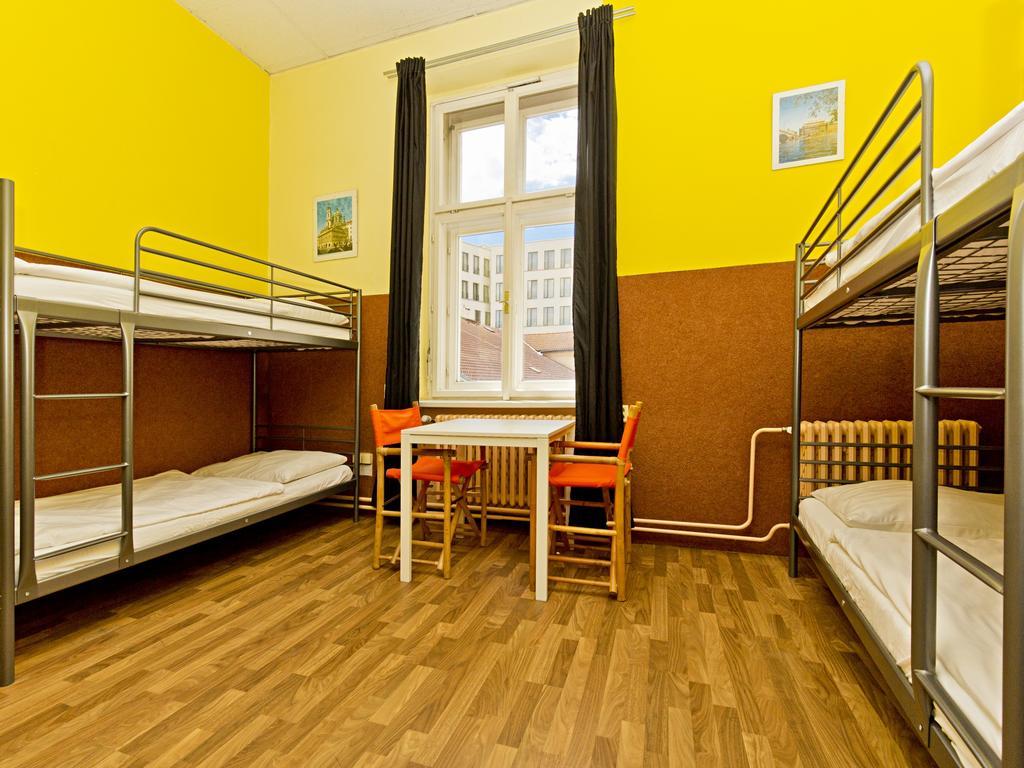 A Plus Hotel & Hostel Prag Exteriör bild