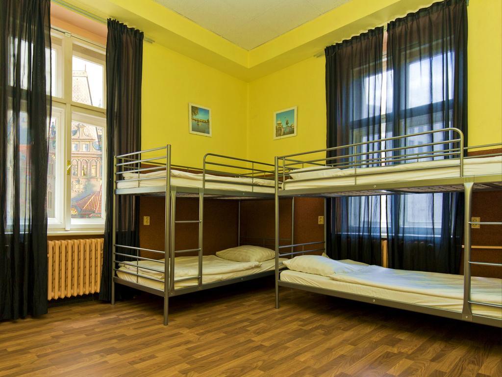 A Plus Hotel & Hostel Prag Exteriör bild